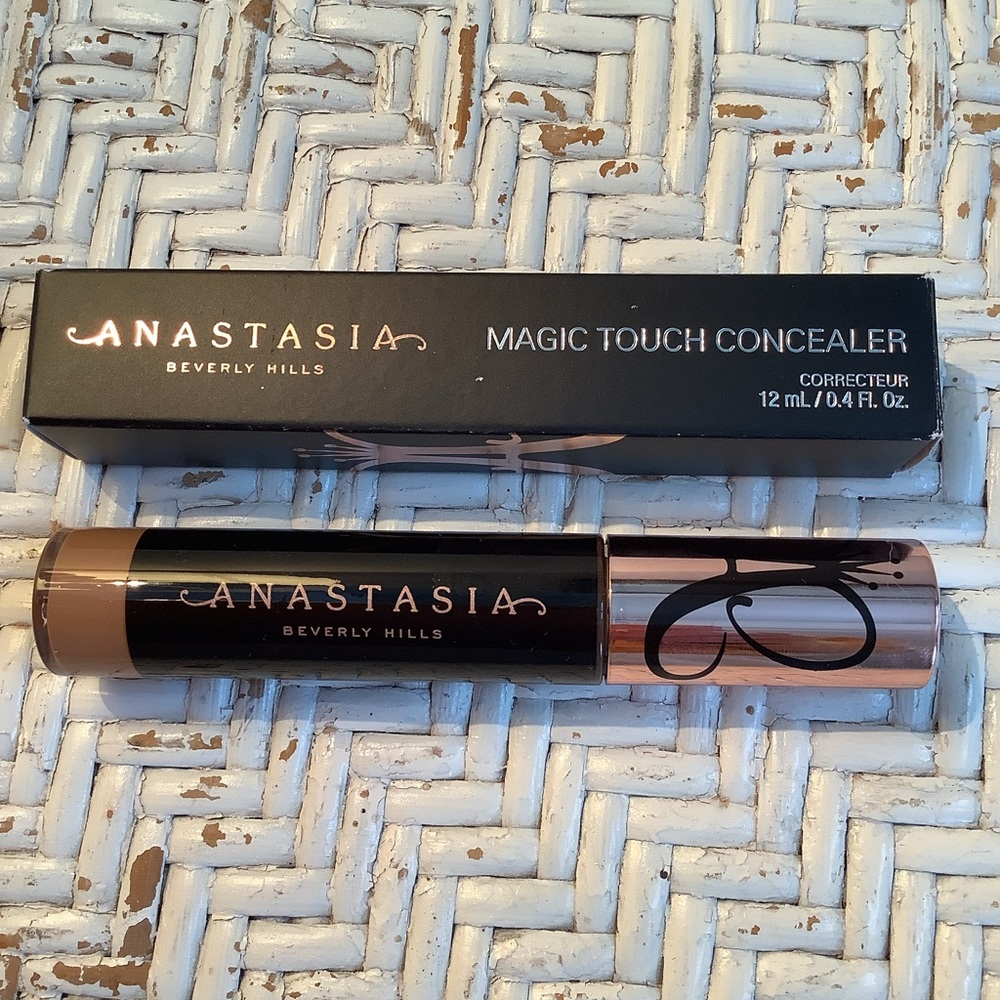 NEW! ANASTASIA BEVERLY HILLS Magic Touch Concealer